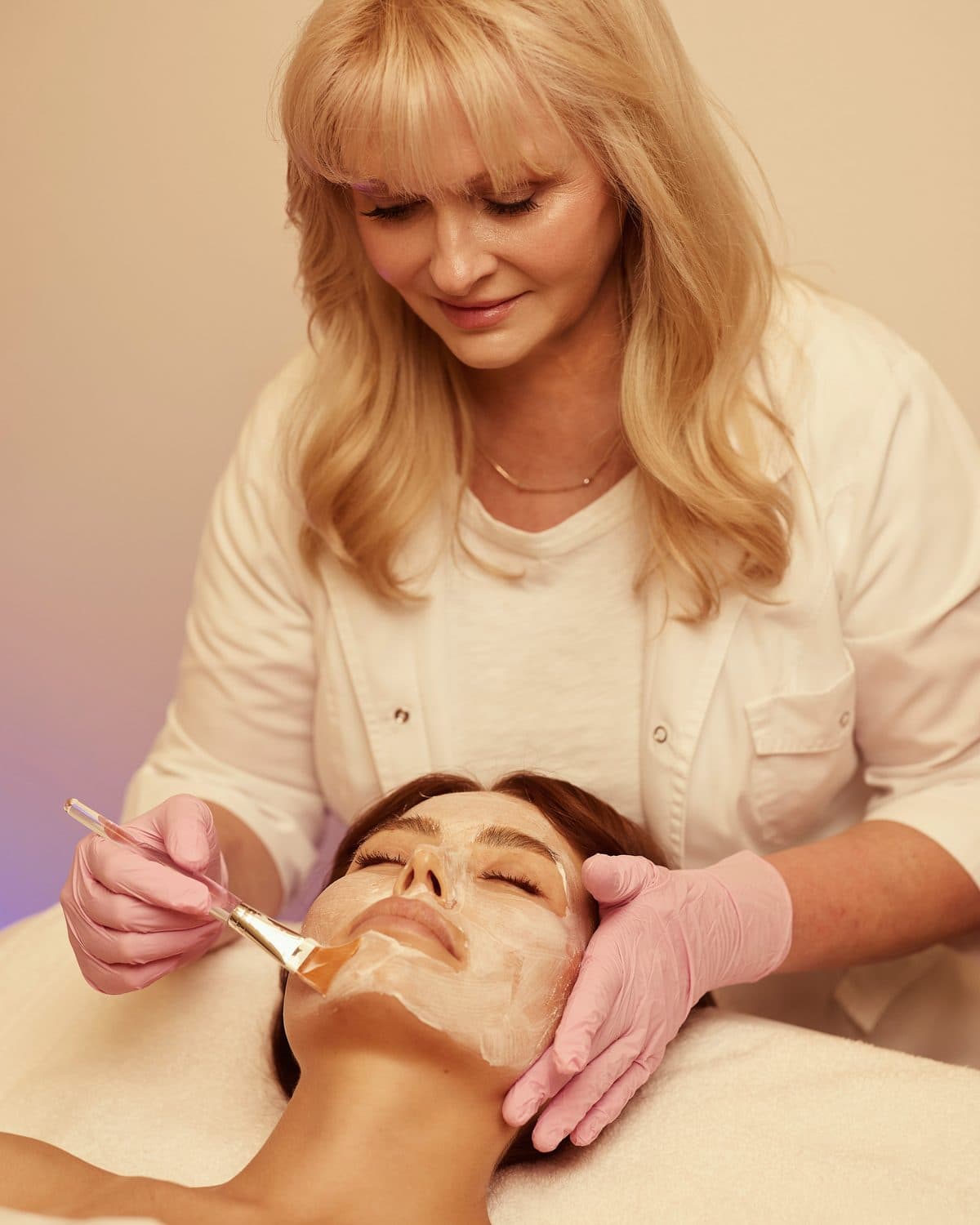 Zhanna Graeff applying a masque with a brush